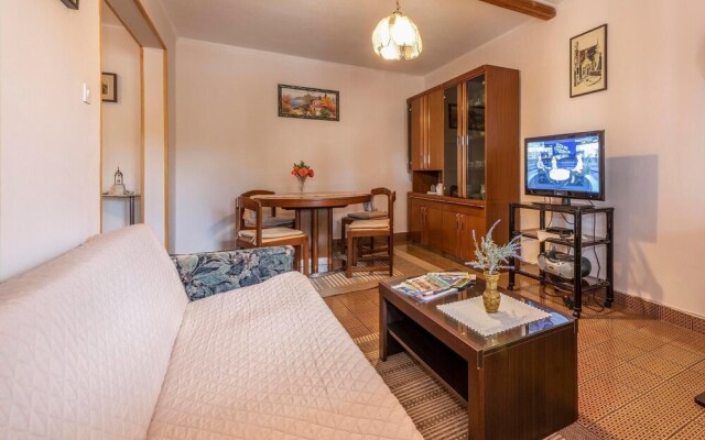Awesome Home in Erzisce With Wifi and 2 Bedrooms