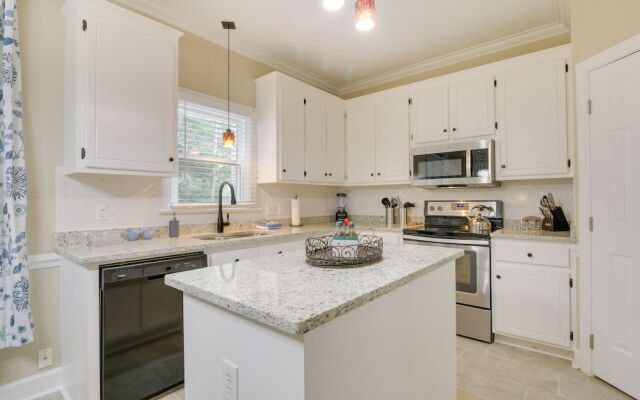 Lakefront Raleigh Retreat ~ 7 Mi to Downtown!