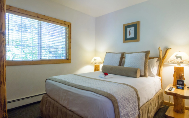 Red Wolf Lakeside Lodge