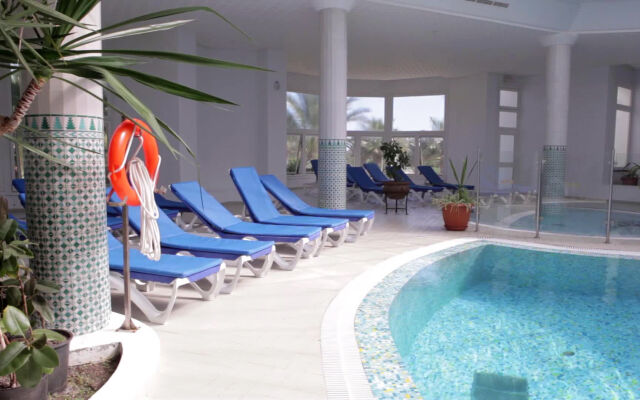 Royal Garden Palace (Families and Couples)