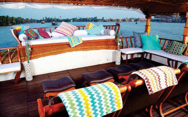 Jim & Paddy Houseboat Cruises