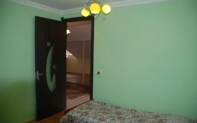 Ruso and Robi Apartment