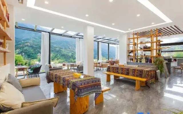 VALATOMS Van Latu Chuyi Homestay (Kangding)