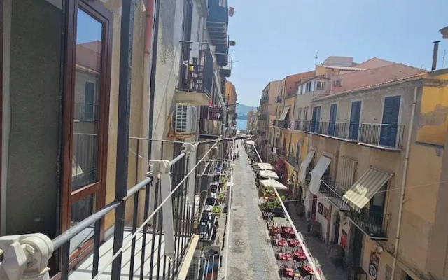 Un Balcone su Via Bordonaro