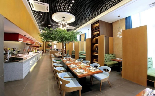 Jiangmen Gladden Hotel