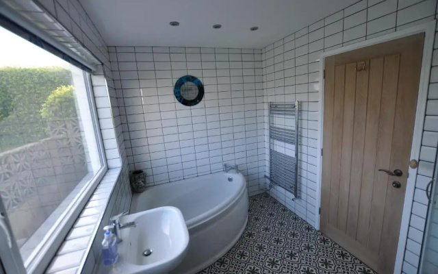 Beautiful coastal bungalow, Sennen, Porthcurno,sea