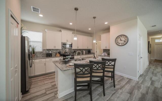 Modern Star Wars Vacation Home CG1593