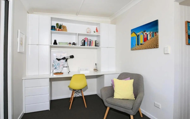 Tilly's Retreat - Pet Friendly - 3 Min Walk to Beach