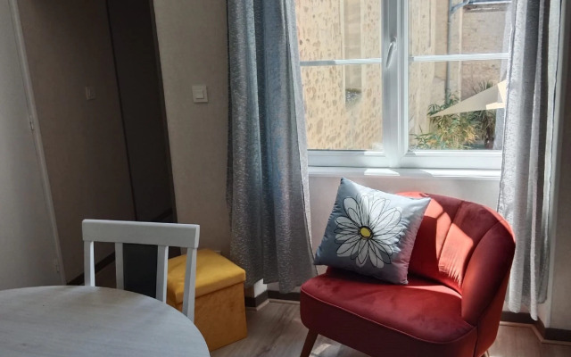 Modern apartment in Bayeux near Tapestry Museum