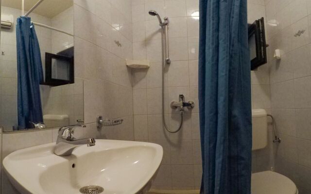 Apartment Iva - with beautiful view: A1 Omis, Riviera Omis