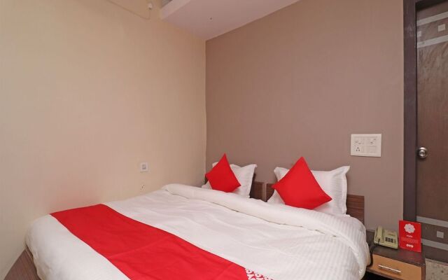 OYO 29345 Hotel Samrat