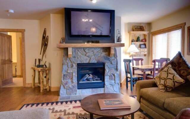 3 Bedroom Condo in River Run with Shared Pool, Hot Tubs, 100 yards to Gondola