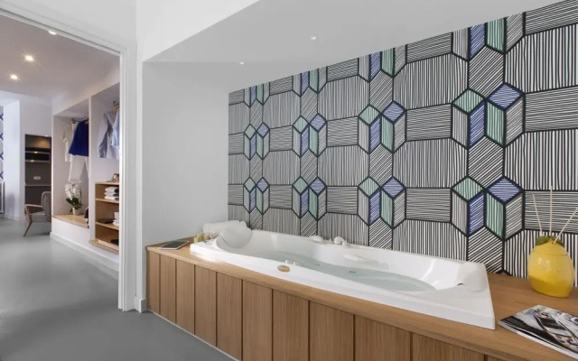 Luxury Design Home & Jacuzzi in Heart of Sorrento