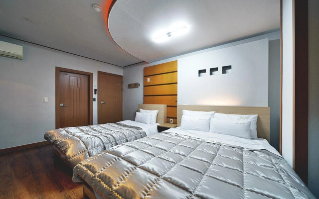 Tongyeong Omad Hotel