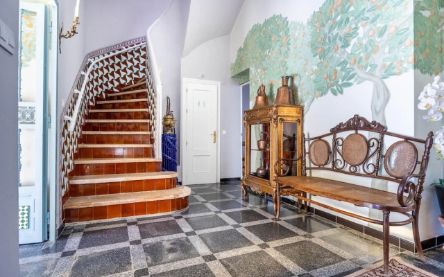 Cheerful 6 Bedroom House in Seville With Terraces