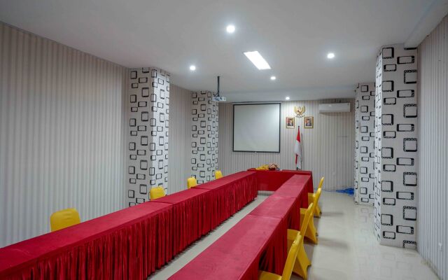 RedDoorz Plus Syariah near Laweyan Solo