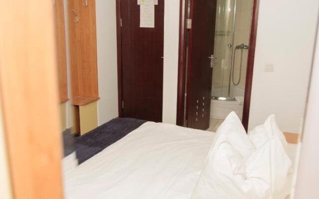 Plus Hotel