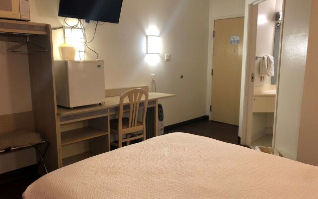 Sleep Inn & Suites Pigeon Forge - Downtown 2.5 stars out of 5