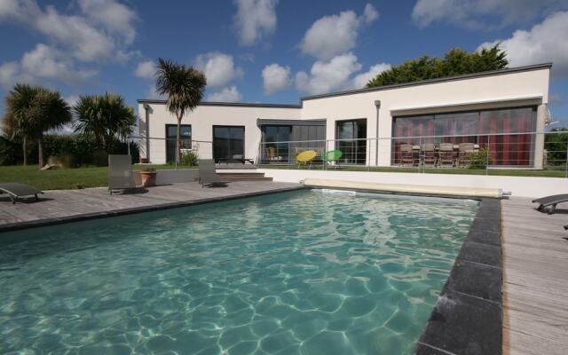 Luxurious Villa with Private Pool in Loctudy France