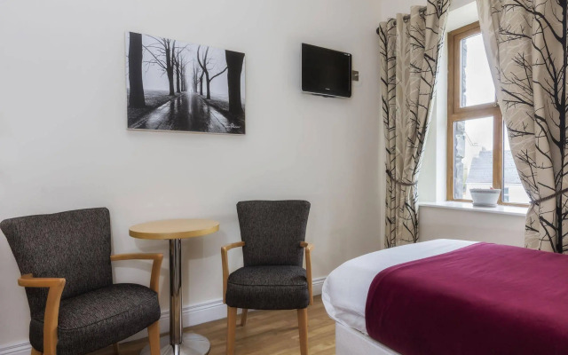 Coach House Hotel