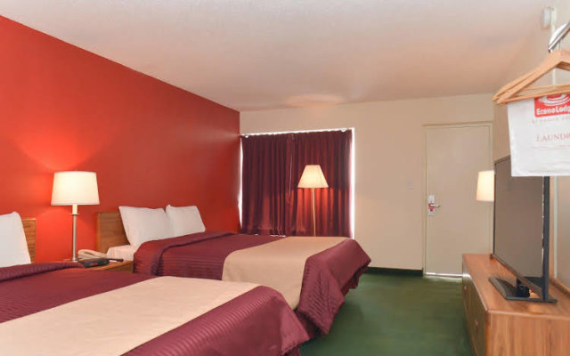 Econo Lodge Inn  Suites