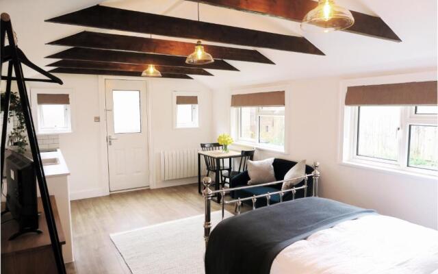 The Annexe - Private, Self-Contained with Parking (Adults Only)