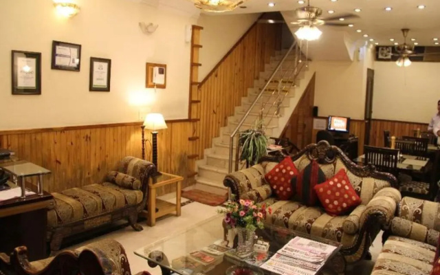 Wood Castle Hotel – Lobby – Delhi