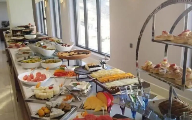 H Luxury Hotel