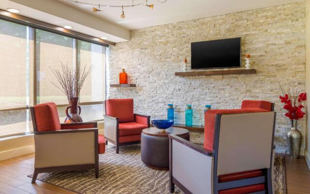 Spark by Hilton Atlanta Airport South College Park