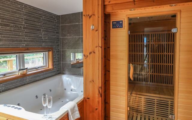 5 Faraway Fields, Liskeard