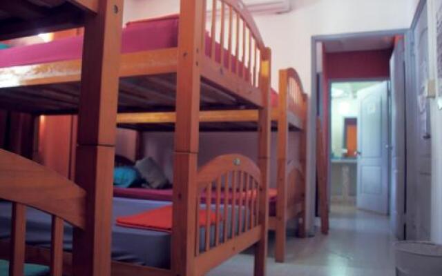 Los Mostros Hostel