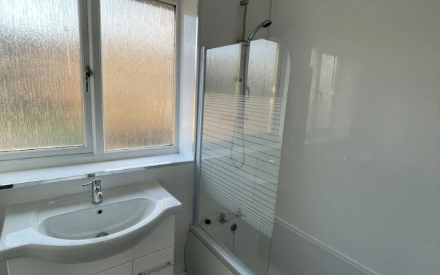 Bright & Airy 3BR Home with Parking