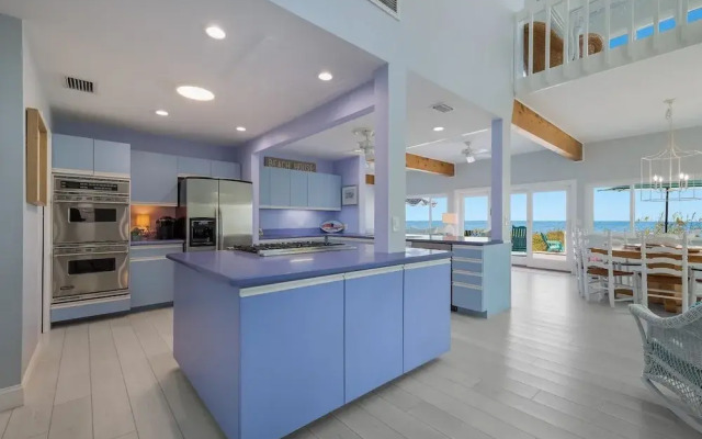 Flamingo Bay 4 Bedroom Home by RedAwning