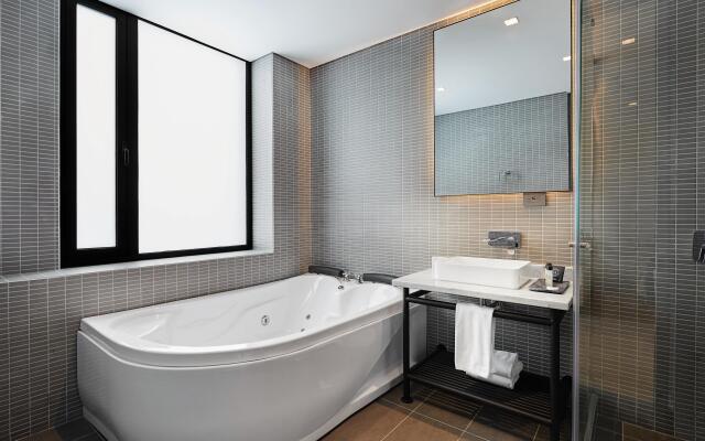14 Urban Hotel