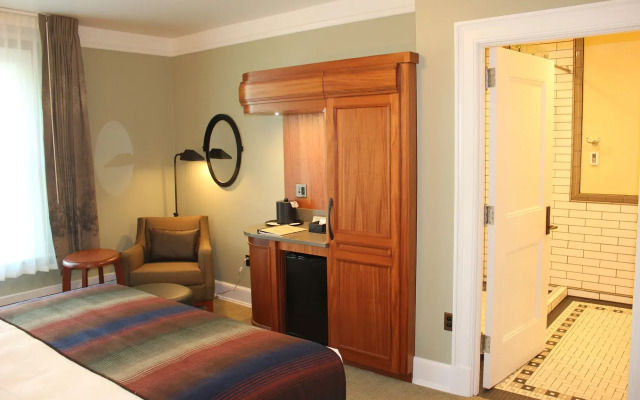 Mammoth Hot Springs & Cabins - Inside the Park