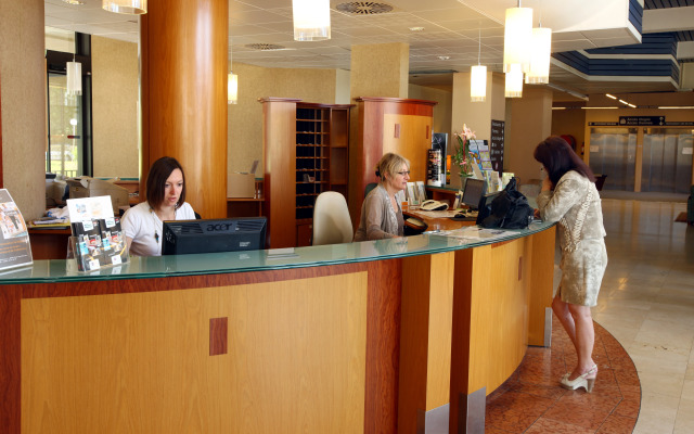 Brit Hotel du Lac