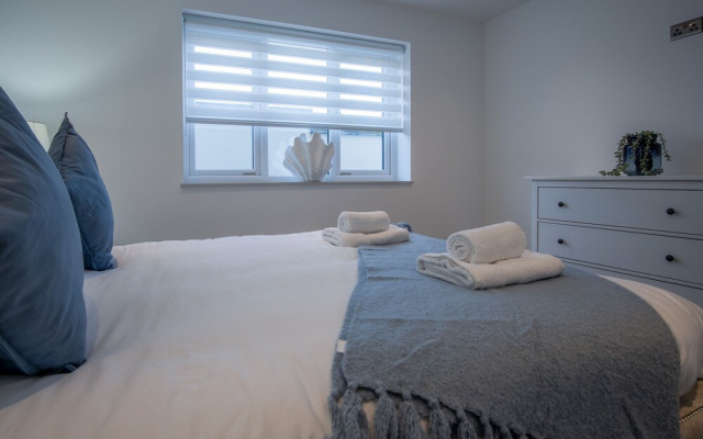 Sunrise - 5 Bedroom Home - Pendine