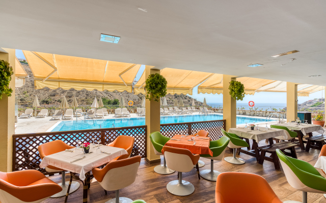Holiday Club Sol Amadores Hotel