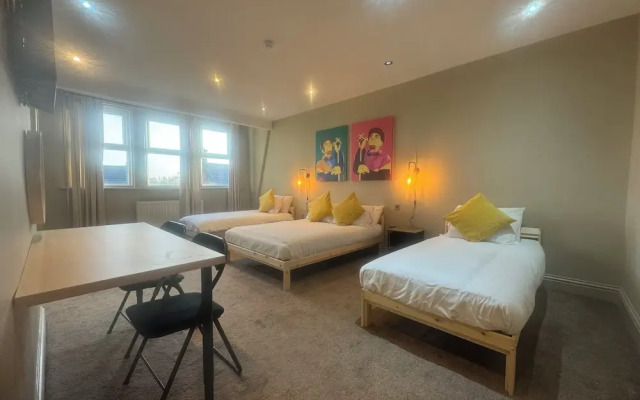 Wasters Arts Bar Hotel