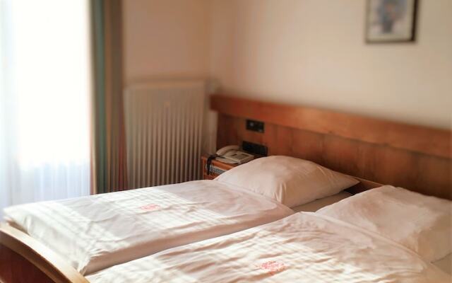 Hotel Zum weißen Stein