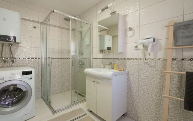 Missafir Chic Flat Near Hadrian s Gate