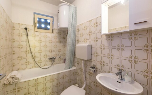 Amazing Apartment in Tucepi With 2 Bedrooms and Wifi