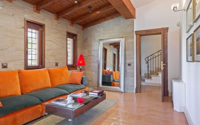 Luxurious Villa in Mentana with Garden