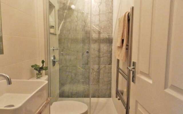 Lovely 2 Bedrooms Apartment Near Queens Park