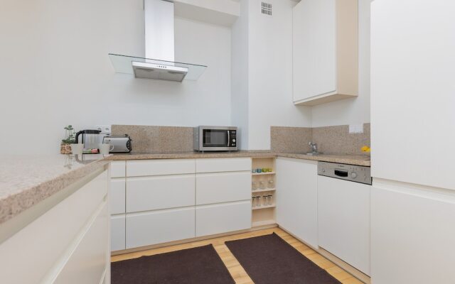 Apartment for Four in Warsaw by Renters