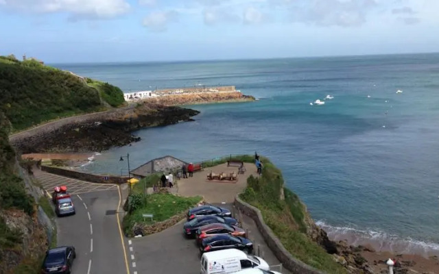 The Waters Edge Hotel