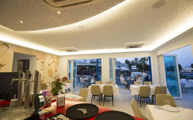 Ocean Lounge