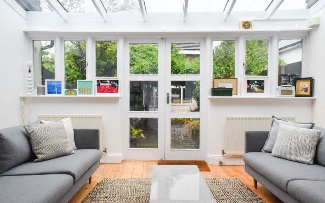 Stylish 2 Bedroom House In Nunhead With Garden