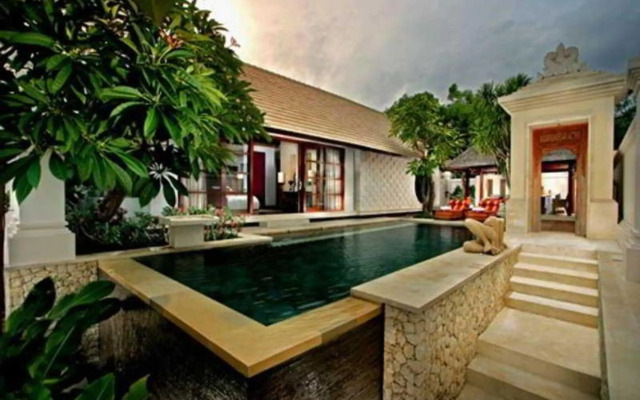 The Royal Santrian Serenity Villas By The Sea