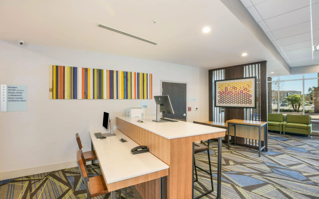 Holiday Inn Express & Suites Jacksonville - Town Center by IHG